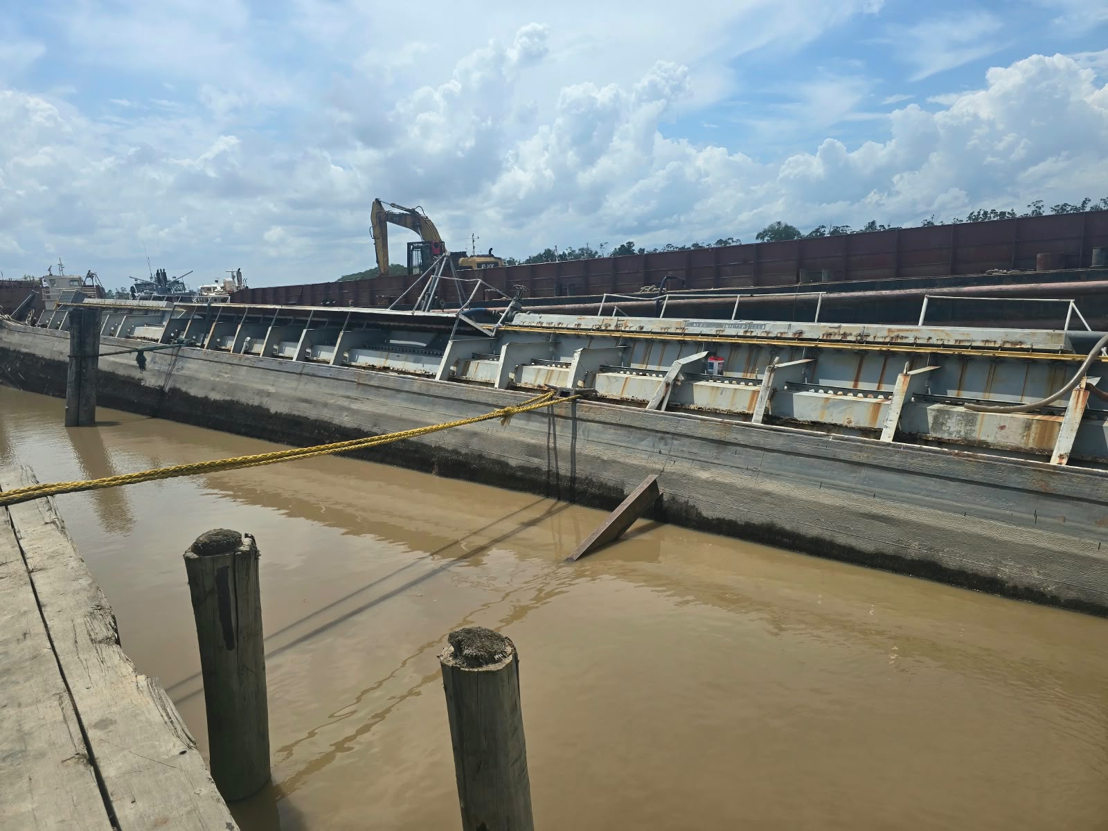 8,000-barrel waste oil barge listing at East Bank wharf sparks spill fears